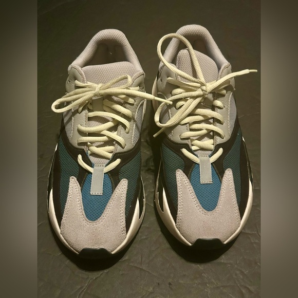 yeezy wave runner size 8